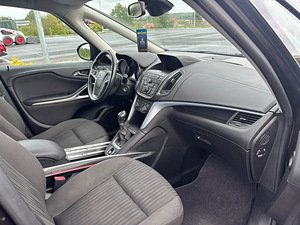 Opel Zafira (2 фото из 6)