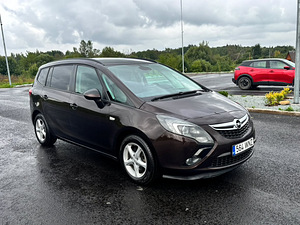 Opel Zafira (4 фото из 6)