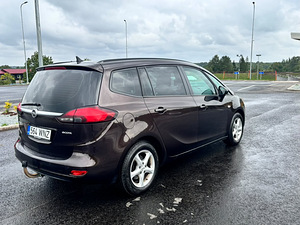 Opel Zafira (5 фото из 6)