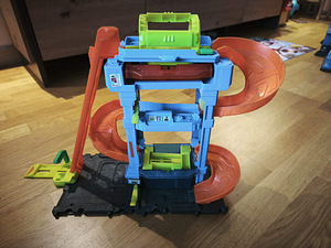 HOT WHEELS City mängurada - värvimuutev tunnelpesula (1 foto / 3)