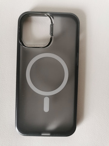 Новые чехлы и обложки для iPhone 13 Pro (2 фото из 10)