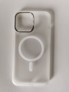 Новые чехлы и обложки для iPhone 13 Pro (3 фото из 10)