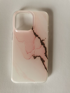 Новые чехлы и обложки для iPhone 13 Pro (5 фото из 10)