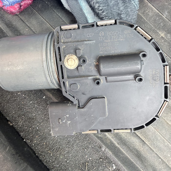 Müüa esiklaasipuhasti mootor, ees, Bosch 0390241924