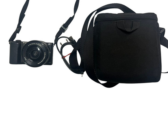 Цифровая камера Sony A5100 + зарядка + сумка