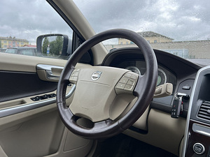 VOLVO XC60 (9 фото из 11)