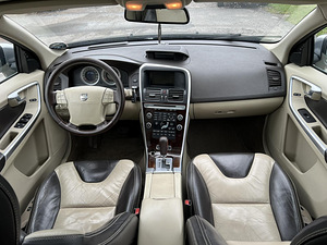 VOLVO XC60 (10 фото из 11)
