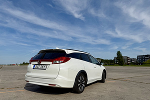 Honda Civic (10 фото из 11)