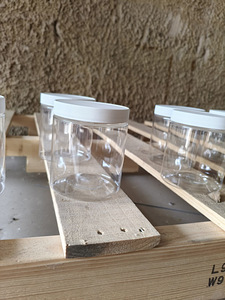 Plastikust hoiupurgid (1 foto / 2)