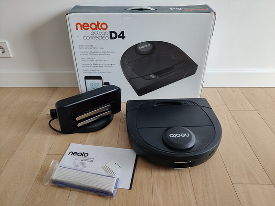 Робот-пылесос Neato Botvac D4 Connected