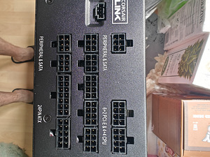 Corsair RM850 (2 фото из 3)
