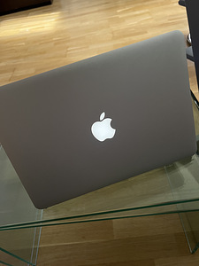 MacBook Pro – 13”, 2,4 GHz Intel Core i5 (2 foto / 3)