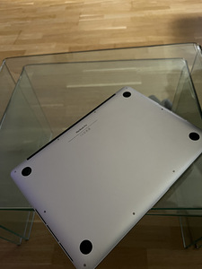 MacBook Pro – 13”, 2,4 GHz Intel Core i5 (3 foto / 3)