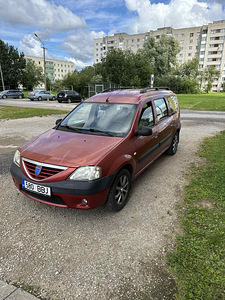 Dacia Logan (8 фото из 12)