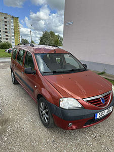 Dacia Logan (11 фото из 12)
