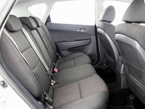 Hyundai i30 Elegance Facelift 1.4 80kW (7 фото из 7)