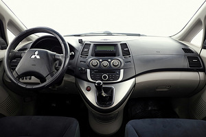 Mitsubishi Grandis Comfort Facelift 2.4 121kW (5 foto / 8)