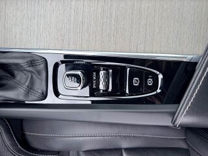 Volvo V60 Inscription 2.0 110 кВт (8 фото из 11)