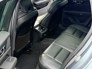 Volvo V60 Inscription 2.0 110 кВт (11 фото из 11)