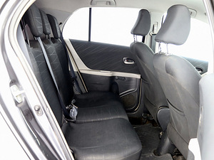 Toyota Yaris Linea Sol A-C 1.3 64kW (7 фото из 8)