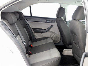 SEAT Toledo Comfortline 1.2 77kW (7 фото из 7)