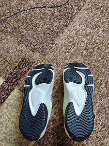 Nike (7 фото из 7)