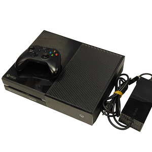 Mängukonsool Xbox One + Pult + Juhe (1 foto / 5)