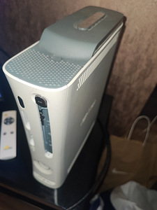 Xbox 360 Console, 4 pulti + 15 mängu (1 foto / 6)