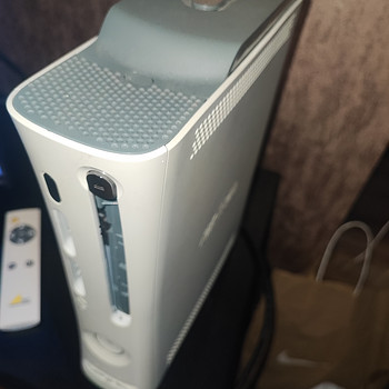 Xbox 360 Console, 4 pulti + 15 mängu