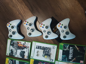 Xbox 360 Console, 4 pulti + 15 mängu (6 foto / 6)
