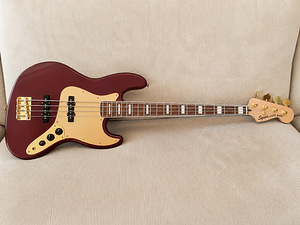 Squier 40th Anniversary Jazz Bass Gold Edition + rihm (2 foto / 5)
