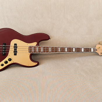 Squier 40th Anniversary Jazz Bass Gold Edition + ремень