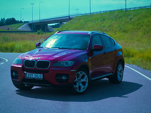 BMW X6 (5 фото из 14)