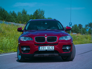 BMW X6 (1 фото из 14)