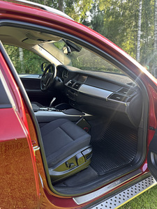 BMW X6 (10 фото из 14)