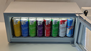 Red Bull mini külmik (3 foto / 8)