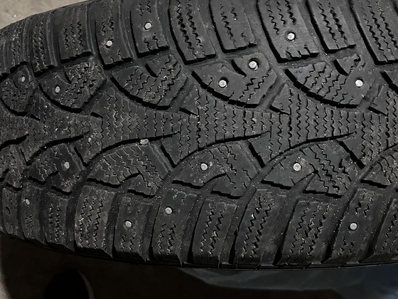 4 б/у шипованные шины 195/65 R15