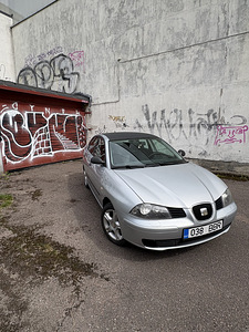 SEAT Cordoba 2008 1.4 (4 foto / 10)