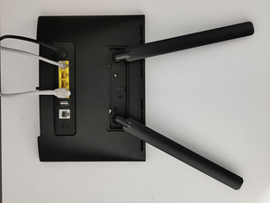 Huawei B525s-23a 4G LTE Category 6 wireless router (2 foto / 2)