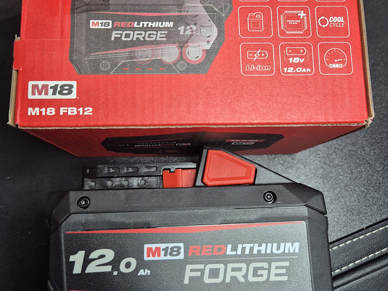 Milwaukee Forge M18 FB12 12.0Ah aku tasuta post!