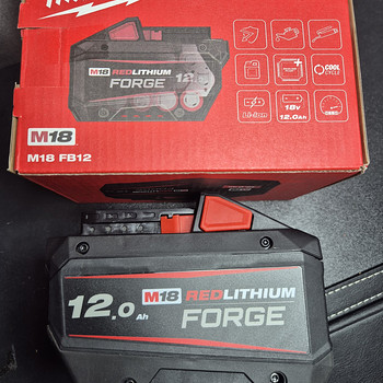 Milwaukee Forge M18 12.0Ah aku