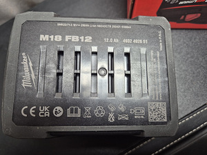 Milwaukee Forge M18 12.0Ah aku (2 foto / 2)