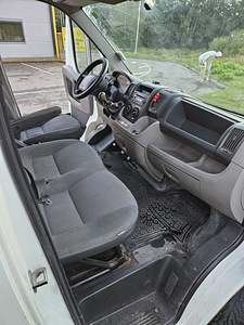 Peugeot с грузовым кузовом (6 фото из 8)