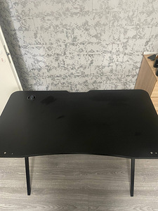 Продам стол для компьютера Genesis Holm 200 RGB (3 фото из 8)