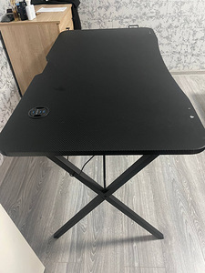 Продам стол для компьютера Genesis Holm 200 RGB (4 фото из 8)