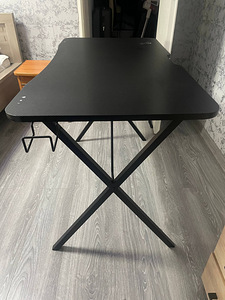 Продам стол для компьютера Genesis Holm 200 RGB (5 фото из 8)