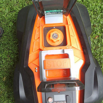 ROBOT REDBACK RM24A-15-28V, 1500 m2 +AKU