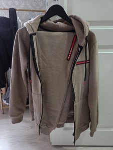 Prada kostüüm S (1 foto / 3)