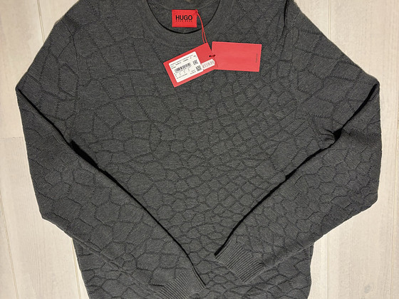 Hugo Boss kampsun. Uus!