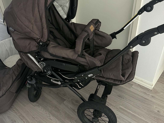 Продам комплект коляски Emmaljunga Edge Duo.